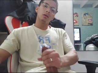 Youtuber jerks off after making a video!