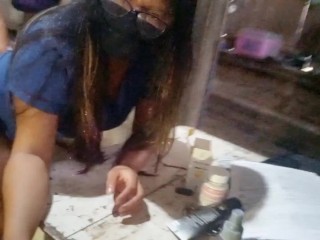 paciente invita a enfermera en casa, tienen sexo y la hace gemir muy intenso y apasionado