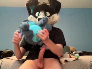 Furry nerd showing off feet & jerking off