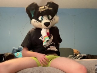 Furry nerd showing off feet & jerking off