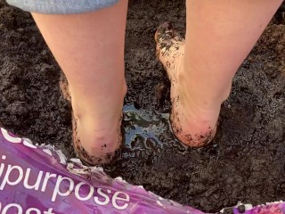 Pretty Feet Pedicure trampling in wet compost