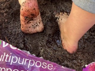 Pretty Feet Pedicure trampling in wet compost