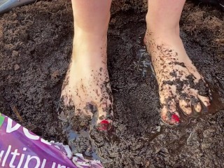 Pretty Feet Pedicure trampling in wet compost