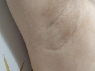 脇嗅ぎする日本人女性を鑑賞しませんか？ドアップで脇も見せます♥️