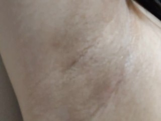 脇嗅ぎする日本人女性を鑑賞しませんか？ドアップで脇も見せます♥️