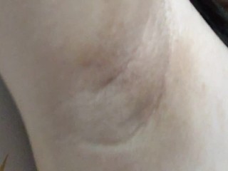 脇嗅ぎする日本人女性を鑑賞しませんか？ドアップで脇も見せます♥️