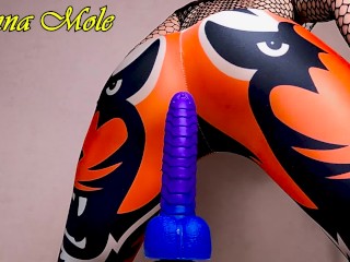 PAWG in spandex leggings wiggles her ass and rides a big ribbed dildo Anna Mole