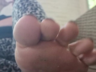 A very close-up from my toes. If you open your mouth I can put them right in.🤤