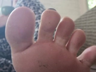 A very close-up from my toes. If you open your mouth I can put them right in.🤤