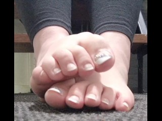 Delicious close-up toe play, especially with my big toe.🤤