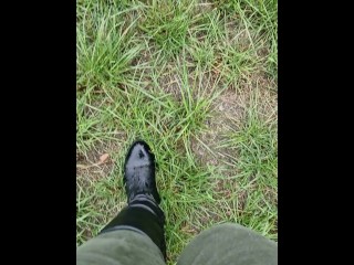 Walking in my yard and cracking some old treesticks. So put your sound on and listen carefully.😍