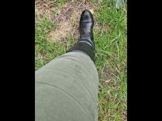 Walking in my yard and cracking some old treesticks. So put your sound on and listen carefully.😍