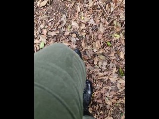 Walking in my yard and cracking some old treesticks. So put your sound on and listen carefully.😍