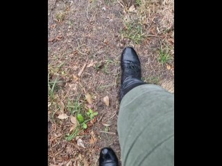 Walking in my yard and cracking some old treesticks. So put your sound on and listen carefully.😍