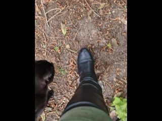 Walking in my yard and cracking some old treesticks. So put your sound on and listen carefully.😍