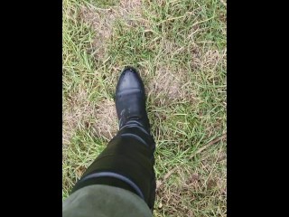 Walking in my yard and cracking some old treesticks. So put your sound on and listen carefully.😍