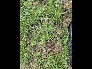 Walking in my yard and cracking some old treesticks. So put your sound on and listen carefully.😍