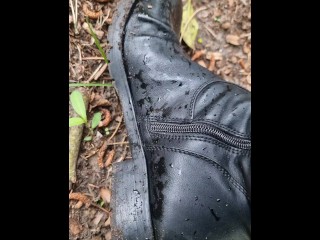 Walking in my yard and cracking some old treesticks. So put your sound on and listen carefully.😍