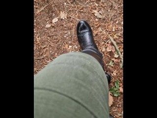 Walking in my yard and cracking some old treesticks. So put your sound on and listen carefully.😍