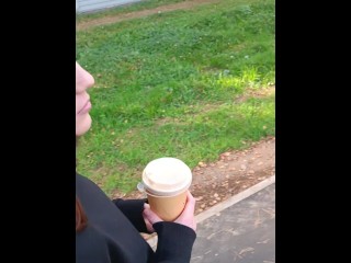 Пригласил красотку на кофе, затем трахнул в подъезде