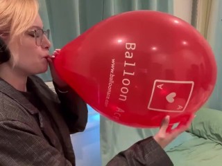 Blowing up a 14’’ Belbal Balloon until it POPS!