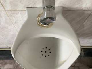 I jerk off in the office public toilet and cum in the sink