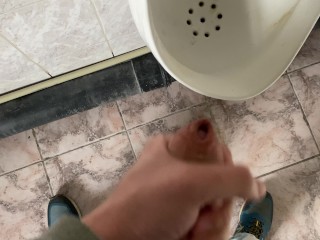 I jerk off in the office public toilet and cum in the sink