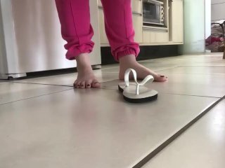 TICI FEET tici_feet @tici_feet | The flip flop stripe was broken! Walking in my kitchen (preview)