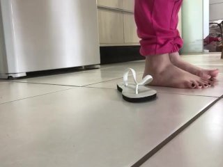 TICI FEET tici_feet @tici_feet | The flip flop stripe was broken! Walking in my kitchen (preview)