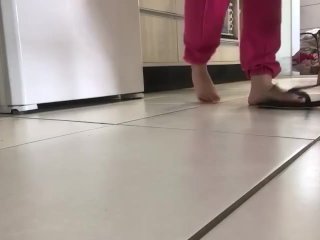 TICI FEET tici_feet @tici_feet | The flip flop stripe was broken! Walking in my kitchen (preview)