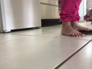 TICI FEET tici_feet @tici_feet | The flip flop stripe was broken! Walking in my kitchen (preview)