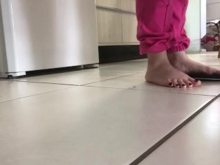 TICI FEET tici_feet @tici_feet | The flip flop stripe was broken! Walking in my kitchen (preview)