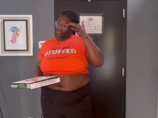 Ebony BBW Delivers Pizza And Gets A Tip