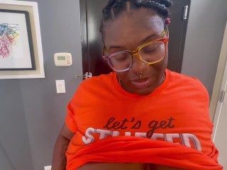 Ebony BBW Delivers Pizza And Gets A Tip