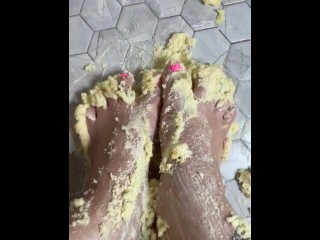 Cakey feet