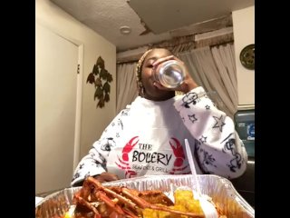 Alliyah Alecia Eating Show: Eats SeafoodBoil Mukbang (Snow Crab Legs , Corn, Potatoes, Shrimp) *YUM*