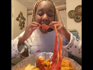 AlliyahAlecia Eats Seafood Boil Mukbang (Snow Crab Legs , Corn, Potatoes, Shrimp)