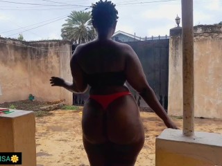 Ebony African babe Akiilisa playing with herself outdoors/free pornhub video