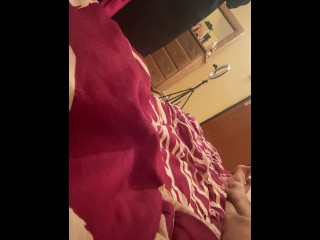 سعوديه قحبه تخون زوجها مع اي واحد عشان بتعشق الزبونيك