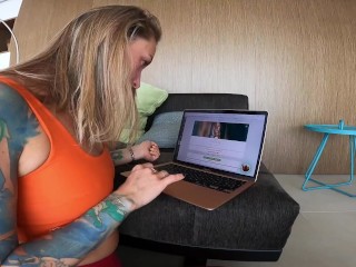 Fucking a hot tattoed MILF on a first date in a hotel room