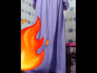 محجبة تستعرض جسمها لحبيبيها