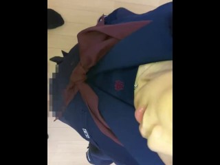 セーラー服の黒髪美女に手コキザーメンぶっかけ