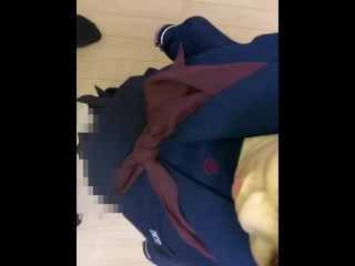 セーラー服の黒髪美女に手コキザーメンぶっかけ