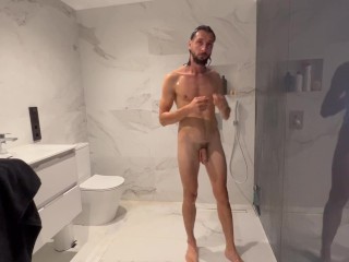 ❤️ WATCH how a man SHOWERS in the bathroom alone. STRAIGHT guy showers naked