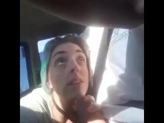 AMATEUR HOTWIFE. HUMILLA A SU CORNUDO MIENTRAS MAMA OTRA VERGA EN EL AUTO