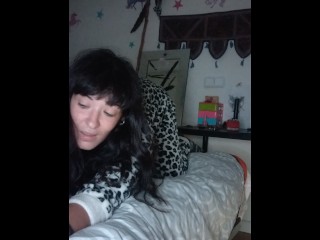 Gatita en Celo Quiere tu tijera para lesbiana.