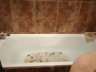 pissing in bath