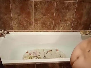 pissing in bath
