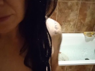 pissing in bath