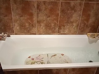 pissing in bath